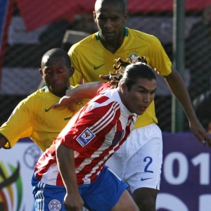Paraguaio Salvador Cabanãs marcou dois gols nos dois últimos jogos contra a seleção brasileira