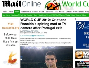 Cristiano Ronaldo cospe aos pés de cameraman, segundo o relato do periódico inglês Mail Online