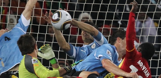 Mão na bola no último segundo recoloca Uruguai na semifinal da Copa após 40  anos - 02/07/2010 - UOL Copa do Mundo - Últimas Notícias