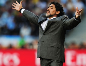 Na seleção argentina, Maradona (f) já havia brigado com Riquelme e o deixou de fora da Copa
