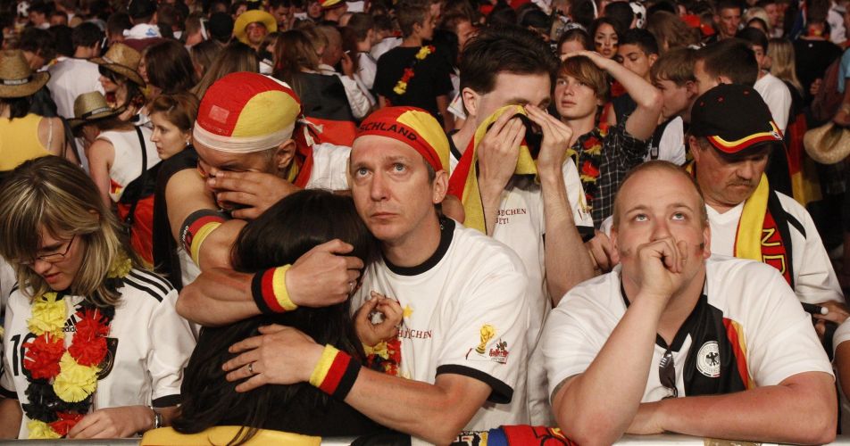 Alemães se desesperam em Berlim com a eliminação na semifinal para a Espanha