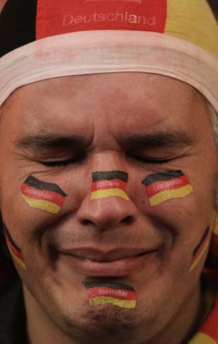 Alemães se desesperam em Berlim com a eliminação na semifinal para a Espanha