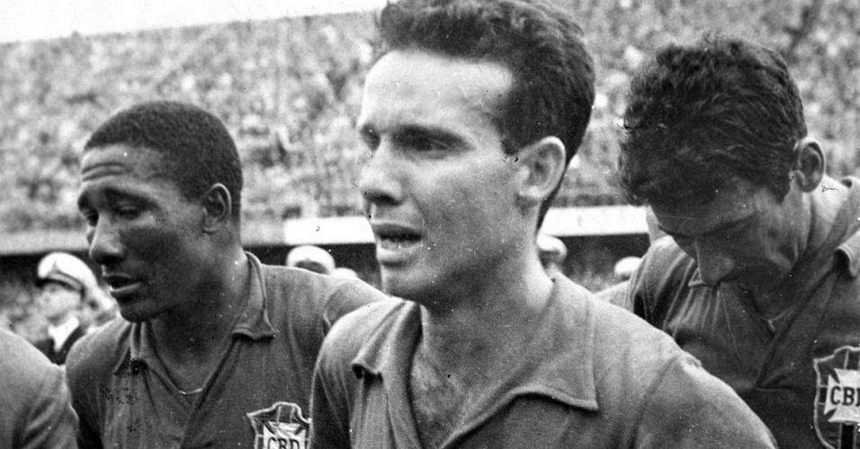 Djalma Santos, Zagallo e Nilton Santos choram após a conquista do título mundial em 1958