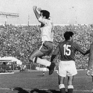 Peito de aço: Vavá foi o 1º jogador a marcar gols em duas finais consecutivas de Copa, em 1958 e 1962