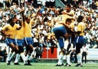 Seleção brasileira, considerada a melhor da história, dá show e ganha a taça Jules Rimet