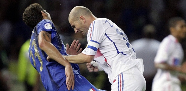 Zidane dá uma cabeçada em Materazzi na final da Copa do Mundo de 2006 - Peter Schols/Reuters