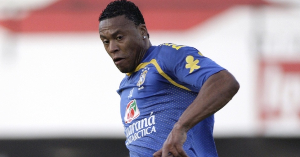 Júlio Baptista treina pela seleção brasileira