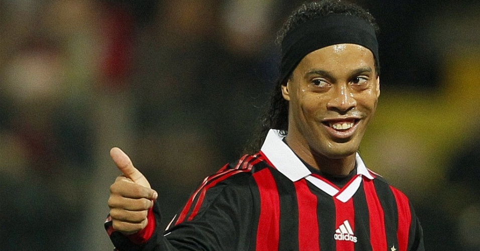 Convocação de Ronaldinho, em boa fase no Milan, vira clamor popular