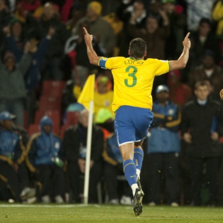 Lúcio comemora gol do título da seleção brasileira na Copa das Confederações 2009 - Folha Imagem