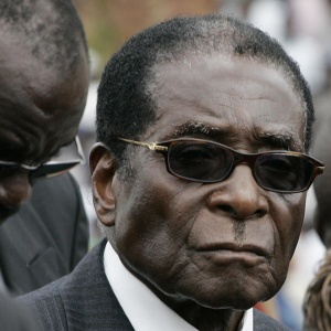 O presidente Mugabe foi responsabilizado pelos massacres, executados por uma brigada de elite de seu exrcito treinada por instrutores norte-coreanos
