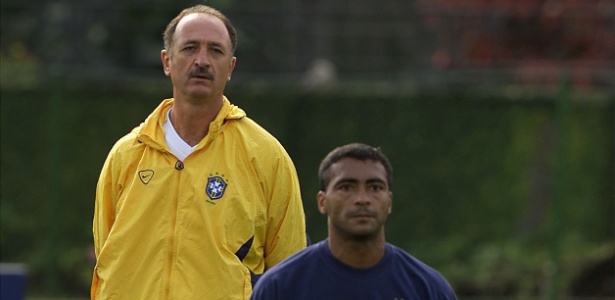 Em 2002, Felipão deixou Romário fora da lista e foi criticado antes da Copa