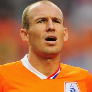 Arjen Robben ter a chance de estrear na Copa, mas no ficar em campo durante os 90 minutos