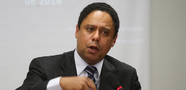 Orlando Silva, ministro dos Esportes, alerta para prazos curtos das obras da Copa