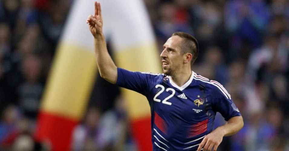 Ribery vibra com o primeiro gol da França no amistoso com a Costa Rica
