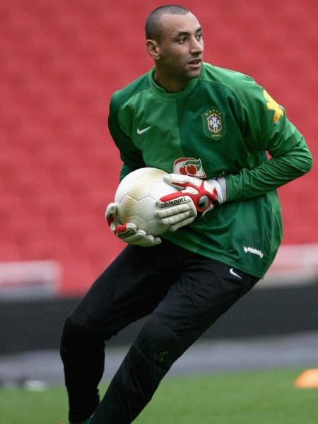 Gomes durante treino da seleção brasileira, em 2010 - Getty Images