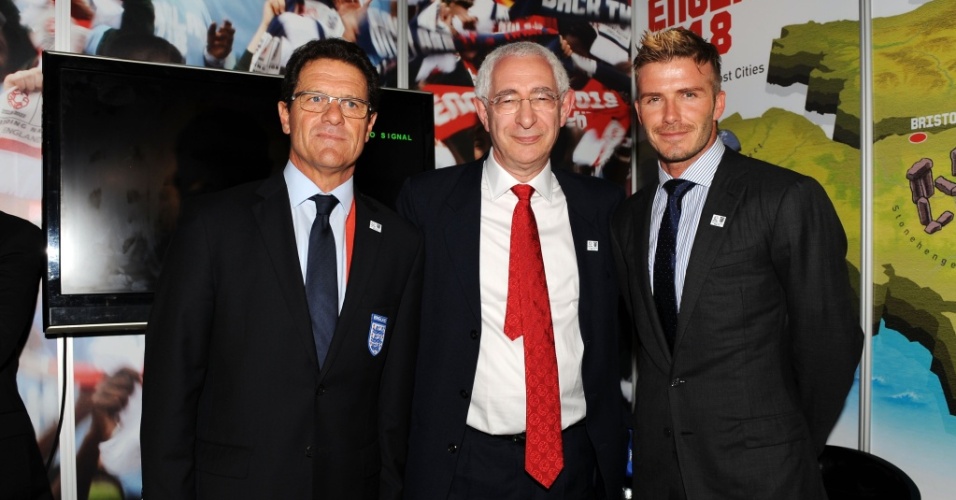 Lorde Triesman ao lado do técnico Fabio Capello e de David Beckham em campanha pela candidatura inglesa pela Copa de 2018