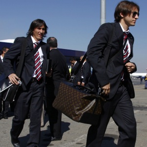 Jogadores da seleção do Paraguai desembarcam em Johanesburgo, África do Sul