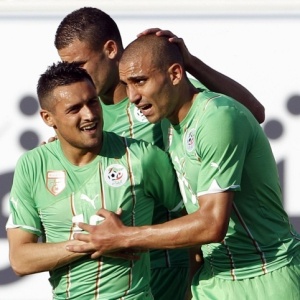 Djebbour (dir.) ter como companheiros de ataque os jogadores Karim Matmour e Ryan Boudebouze