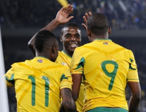 Sul-africanos comemoram vitria em teste contra a Dinamarca; resultado animou o treinador Parreira