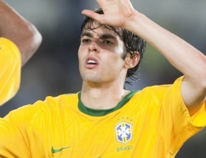 Kak celebra aps marcar o quarto gol do Brasil no amistoso com a Tanznia, vencido por 5 a 1