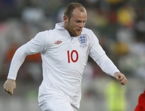 Rooney saiu do banco para definir jogo-treino ingls