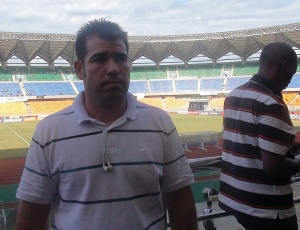 Sobrinho de Lazaroni, Itamar Amorim diz que tem tido um duro aprendizado no comando do Azam FC