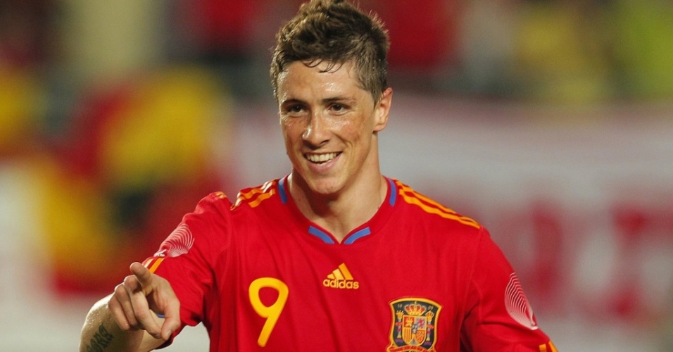 Fernando Torres comemora gol na goleada da Espanha por 6 a 0 sobre a Polônia no amistoso em Múrcia