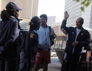 Polcia sul-africana aborda torcedores argentinos em Pretria; autoridades atentas em Johanesburgo