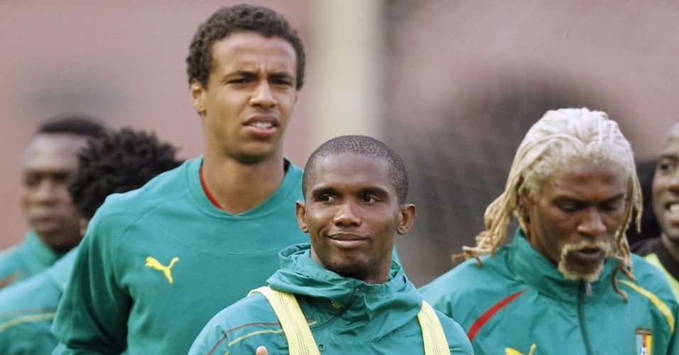 Após desembarcar em silêncio, Eto'o faz 1º treino com a seleção de Camarões na África do Sul