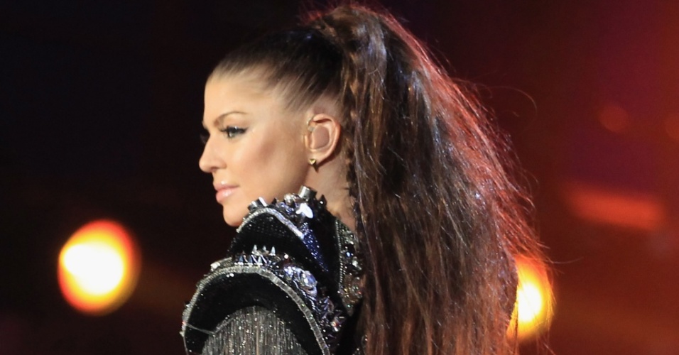 Cantora Fergie, do grupo norte-americano Black Eyed Peas se apresenta no show de abertura da Copa