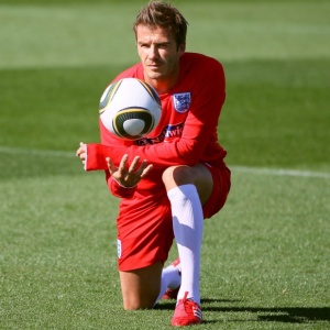 Lesionado, David Beckham participa de treinamento da seleo inglesa em Rustenburg, na frica do Sul