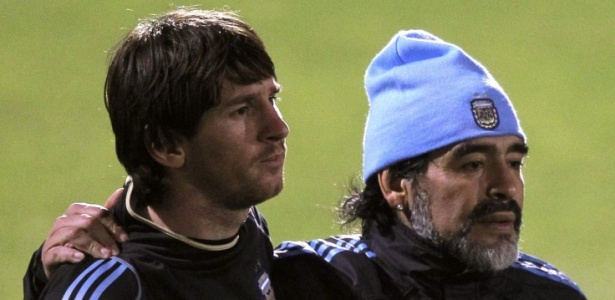 Messi e Maradona em 2010, quando ex-jogador era  técnica da Argentina - Enrique Marcarian/Reuters