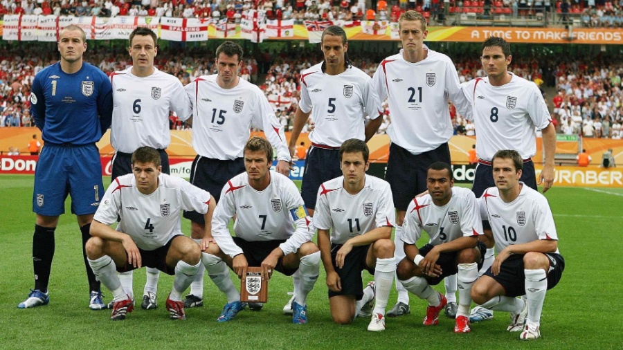 Rio Ferdinand revelou que a seleção passou por um susto na volta para a Inglaterra - Reuters