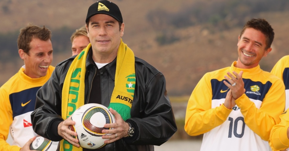 John Travolta se encontra com jogadores da seleção australiana na África do Sul