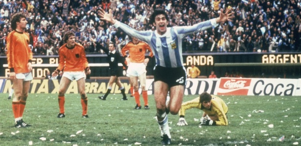 Mario Kempes comemora gol do título da Argentina sobre a Holanda na Copa de 1978