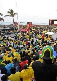 Torcedores lotam praia em Durban para primeiro jogo da África do Sul