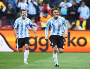 Heinze disse estar no lugar certo para fazer gol a vitria argentina contra a Nigria na estreia