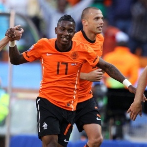 Elia entra bem no segundo tempo e participa da jogada do 2 gol da vitria da Holanda na estreia