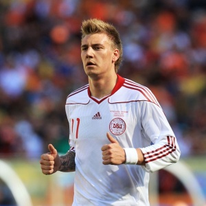 Nicklas Bendtner no jogo contra a Holanda: atacante dever jogar mais tempo contra Camares