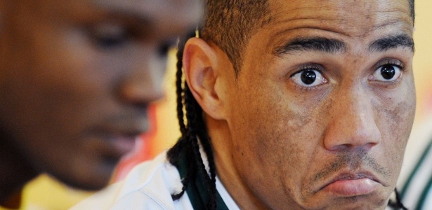 Steven Pienaar é desfalque da seleção da África do Sul - Alexander Joe/AFP