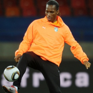 Didier Drogba participa do treinamento da seleo marfinense para poder atuar contra Portugal