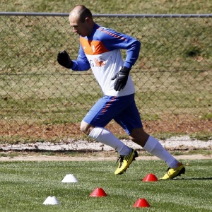 Atacante Robben ainda se recupera de leso e<br> desfalque certo para a partida contra o Japo