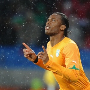 Drogba entra em campo contra Portugal - para ele recuperao  coisa de Deus e da reza africana