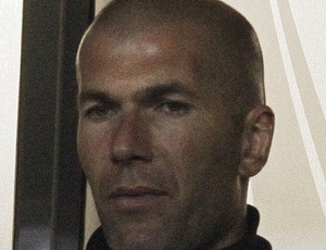 Zidane acompanha a partida entre Frana e Mxico em Polokwane; dolo criticou o tcnico Domenech