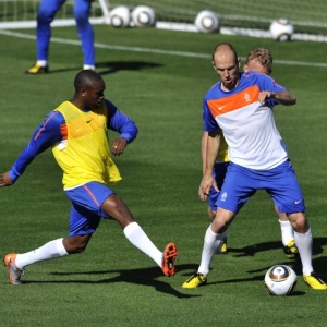 Recuperado de leso muscular, Robben participa de todo o treino da Holanda em vspera de partida