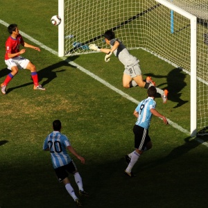 Grama de uma das reas do Soccer City apresenta falhas; na imagem, Argentina encara sul-coreanos