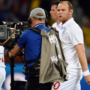 Rooney aproveita cmera de TV para criticar a torcida da Inglaterra aps jogo com Arglia