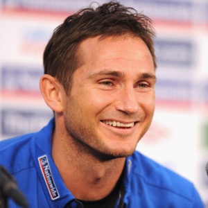 Frank Lampard concede entrevista coletiva aps treinamento da seleo inglesa