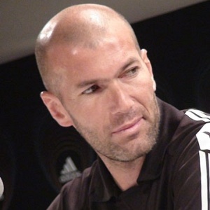 Zinedine Zidane no gostou de ser confrontado com perguntas a respeito da crise na seleo francesa