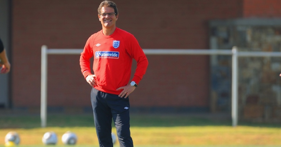 Treinador italiano Fabio Capello comanda treinamento da seleção inglesa em Rustemburgo
